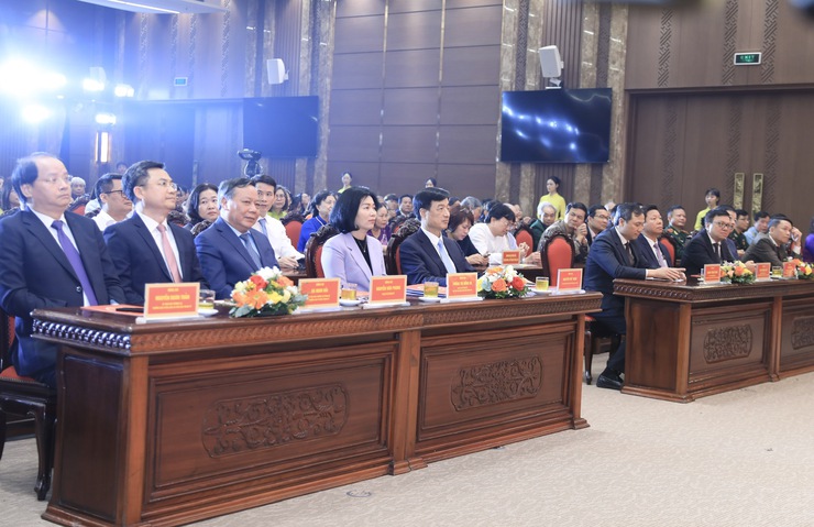 Trao giải báo chí về xây dựng Đảng và hệ thống chính trị Thành phố lần thứ VIII-năm 2025- Ảnh 1.