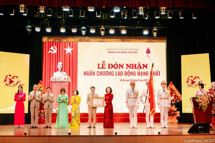 Trường Cao đẳng Y tế Hà Nội kỷ niệm 60 năm thành lập và đón nhận Huân chương Lao động hạng Nhất- Ảnh 4.