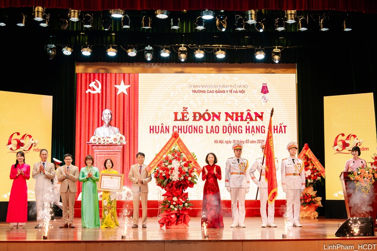 Trường Cao đẳng Y tế Hà Nội kỷ niệm 60 năm thành lập và đón nhận Huân chương Lao động hạng Nhất- Ảnh 7.
