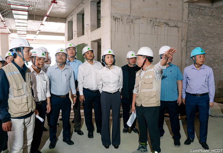 Phó Chủ tịch UBND Thành phố Vũ Thu Hà kiểm tra tiến độ triển khai các dự án y tế trọng điểm- Ảnh 1.