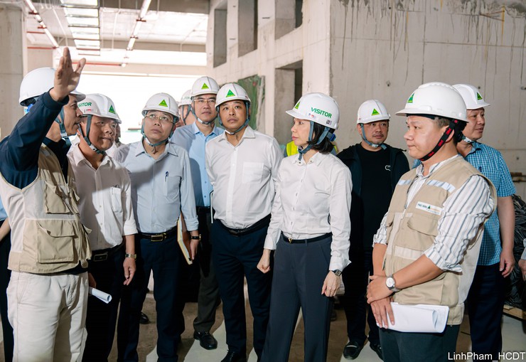 Phó Chủ tịch UBND Thành phố Vũ Thu Hà kiểm tra tiến độ triển khai các dự án y tế trọng điểm- Ảnh 2.