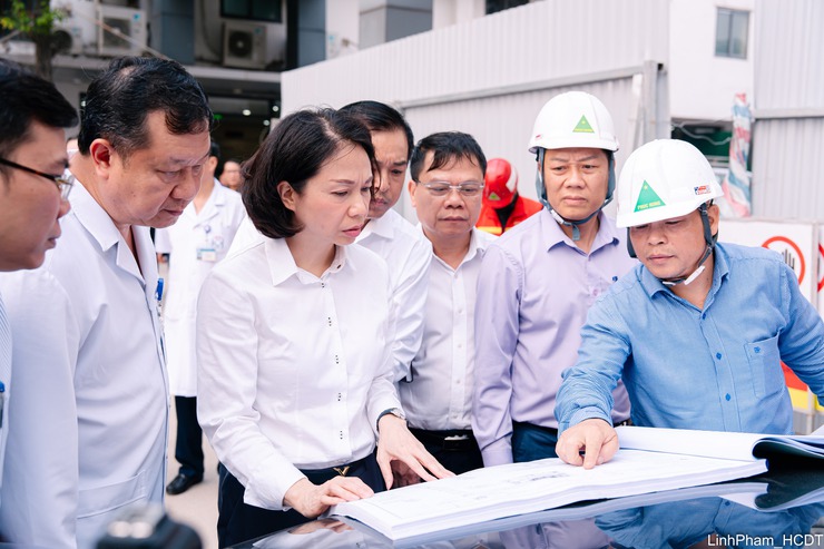Phó Chủ tịch UBND Thành phố Vũ Thu Hà kiểm tra tiến độ triển khai các dự án y tế trọng điểm- Ảnh 4.