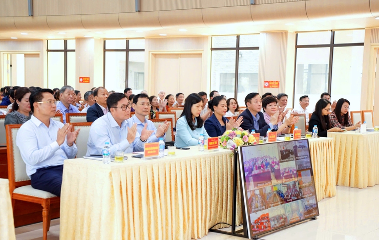 Chủ tịch HĐND Thành phố Phùng Thị Hồng Hà và các ứng cử viên đại biểu Quốc hội tiếp xúc cử tri, vận động bầu cử- Ảnh 2.