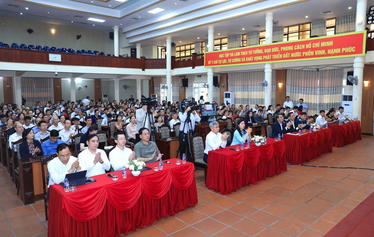 Chủ tịch UBND thành phố Hà Nội Vũ Đại Thắng và các ứng cử viên đại biểu HĐND Thành phố tiếp xúc cử tri, vận động bầu cử- Ảnh 11.