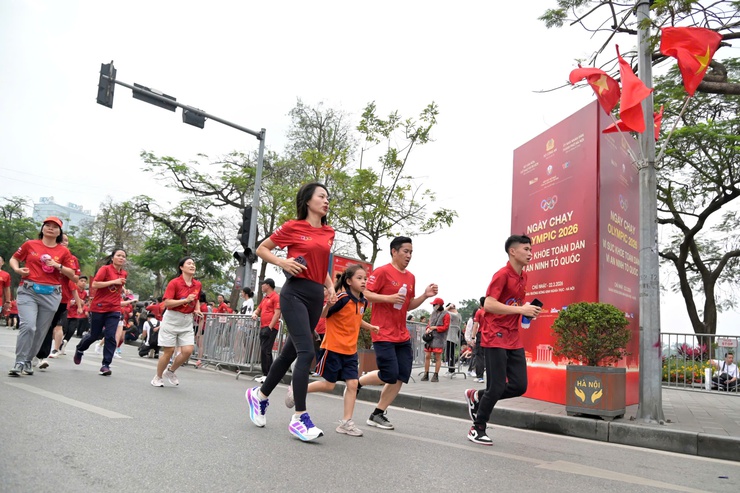 Hơn 17.000 người tham gia “Ngày chạy Olympic 2026: Vì sức khỏe toàn dân - Vì an ninh Tổ quốc”- Ảnh 10.