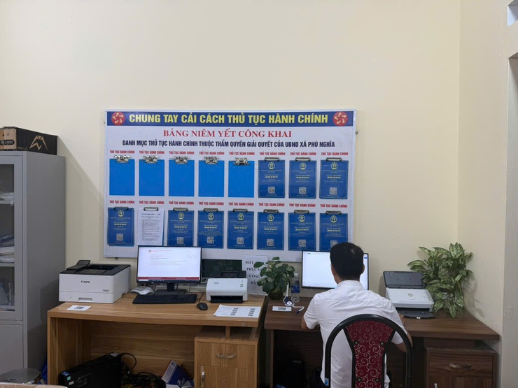 Phú Nghĩa đẩy mạnh ủy quyền giải quyết thủ tục hành chính, nâng cao chất lượng phục vụ người dân- Ảnh 1.