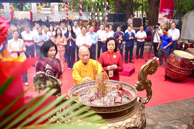 Long trọng tổ chức Lễ kỷ niệm 1986 năm khởi nghĩa Hai Bà Trưng- Ảnh 2.