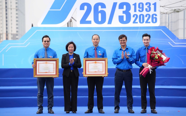 Capital youth aspirations celebrated at 95th anniversary of Ho Chi Minh Communist Youth Union- Ảnh 1.