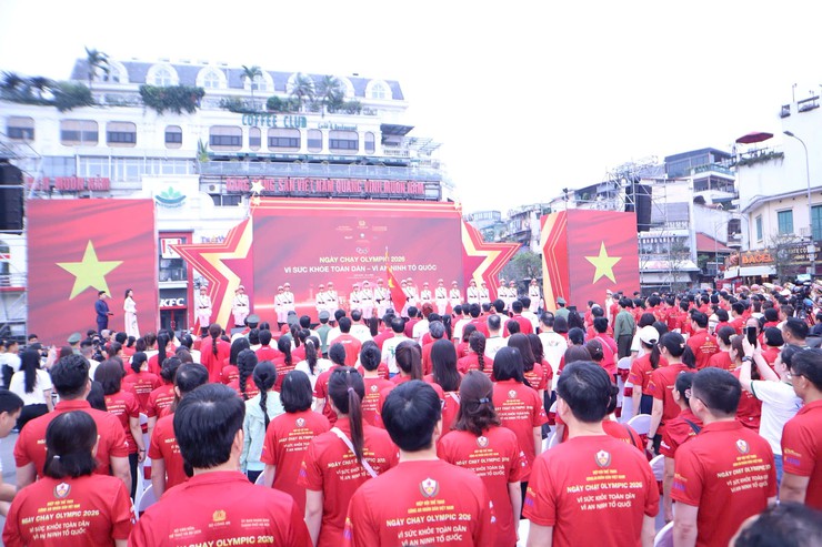 Over 17,000 join Olympic Run 2026 promoting public health and national security- Ảnh 1.