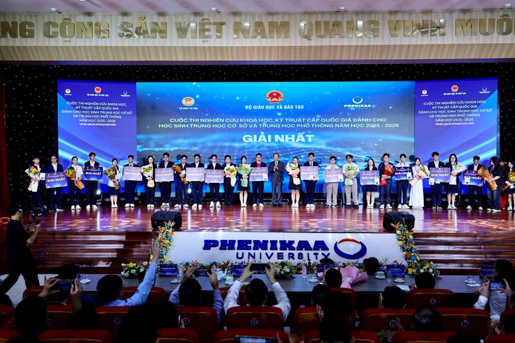 Hanoi leads nation with 11 award-winning projects at national science competition- Ảnh 2.