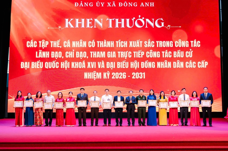 Xã Đông Anh khen thưởng nhiều tập thể, cá nhân trong triển khai công tác bầu cử- Ảnh 6.