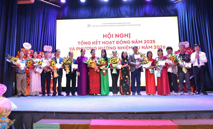 Hiệp hội Thủ công mỹ nghệ và làng nghề Hà Nội triển khai nhiều nhiệm vụ mới- Ảnh 4.