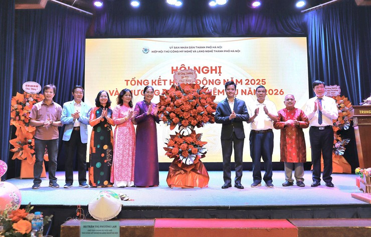 Hiệp hội Thủ công mỹ nghệ và làng nghề Hà Nội triển khai nhiều nhiệm vụ mới- Ảnh 1.