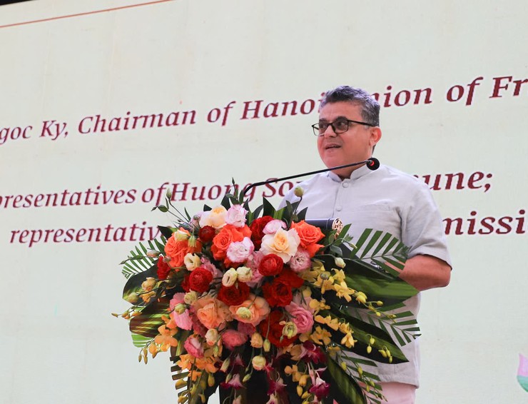 International delegates impressed by Huong Pagoda's beauty during friendship spring program event- Ảnh 4.