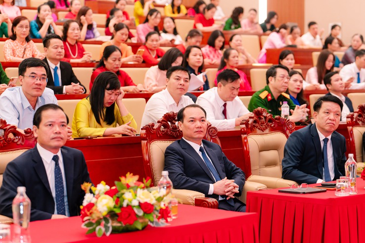 Xã Đông Anh khen thưởng nhiều tập thể, cá nhân trong triển khai công tác bầu cử- Ảnh 1.