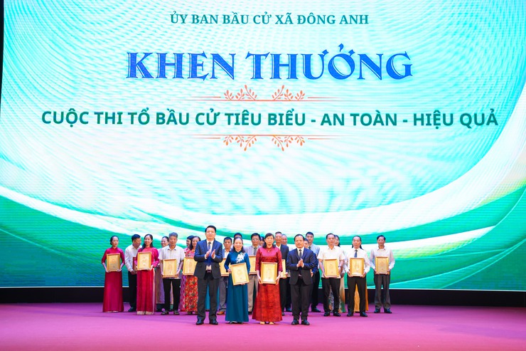 Xã Đông Anh khen thưởng nhiều tập thể, cá nhân trong triển khai công tác bầu cử- Ảnh 7.