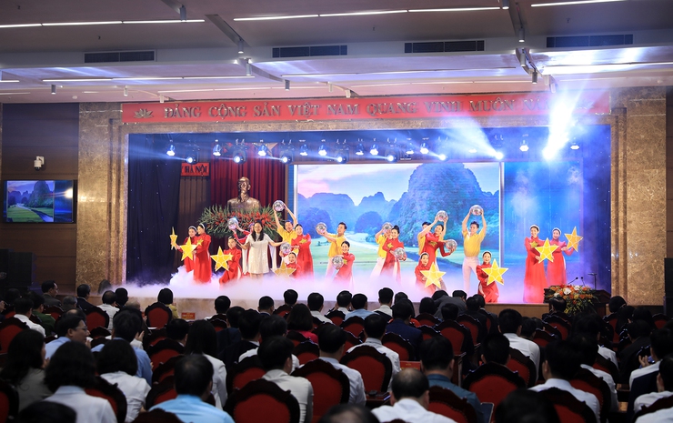 Tổng kết công tác bầu cử đại biểu Quốc hội khóa XVI và đại biểu HĐND các cấp- Ảnh 4.