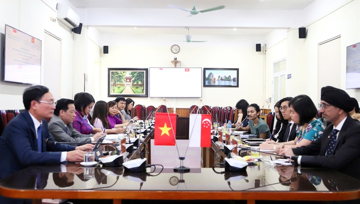 Hà Nội - Singapore thúc đẩy hợp tác đào tạo cán bộ, hướng tới quản trị đô thị hiện đại, bền vững- Ảnh 3.