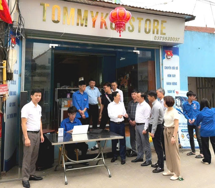 Xã Tiến Thắng kiểm tra mô hình chuyển đổi số "Thôn số" và "Cửa hàng 57" tại thôn Thanh Vân- Ảnh 2.