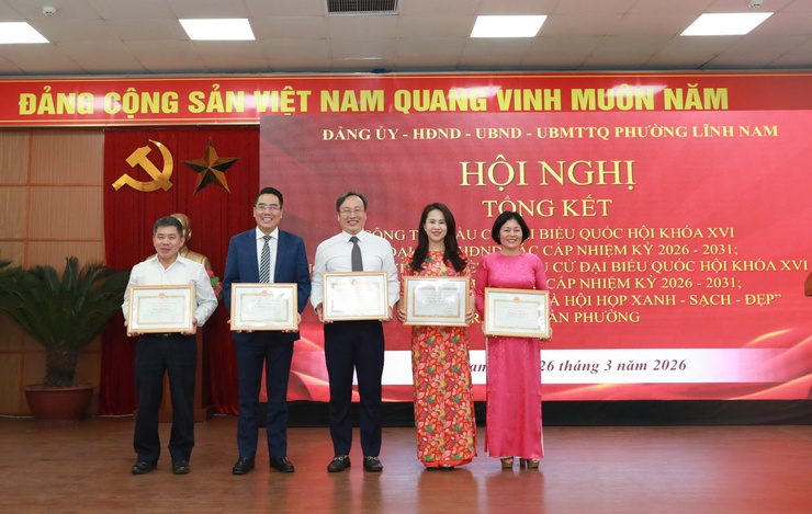 Phường Lĩnh Nam tổng kết công tác bầu cử, khen thưởng cuộc thi Dân vận khéo "Nhà hội họp xanh - sạch - đẹp" năm 2025- Ảnh 3.