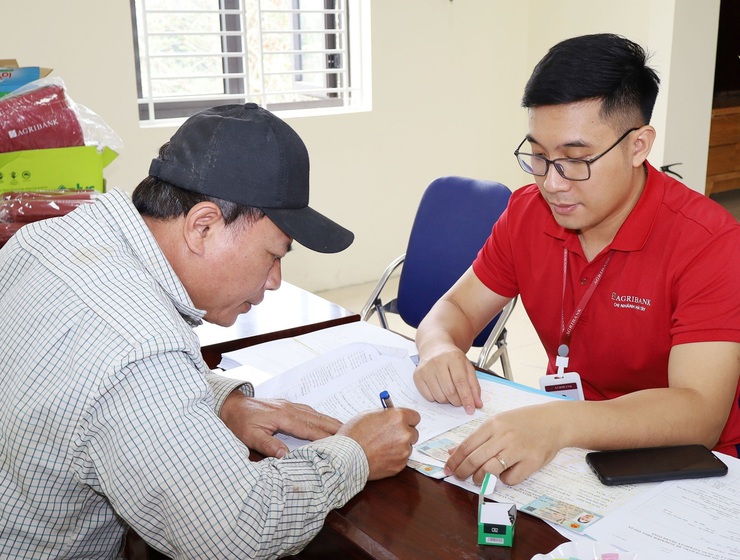 Xã Phú Cát đẩy mạnh thanh toán không dùng tiền mặt và hỗ trợ hộ kinh doanh tiếp cận dịch vụ số- Ảnh 3.