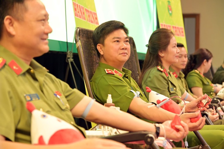 Công an thành phố Hà Nội phát động Hành trình “Giọt máu nghĩa tình” năm 2026- Ảnh 5.
