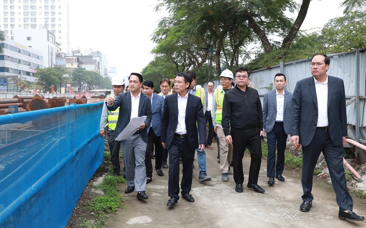 Hanoi accelerates metro construction and narrows barriers to ease traffic- Ảnh 1.