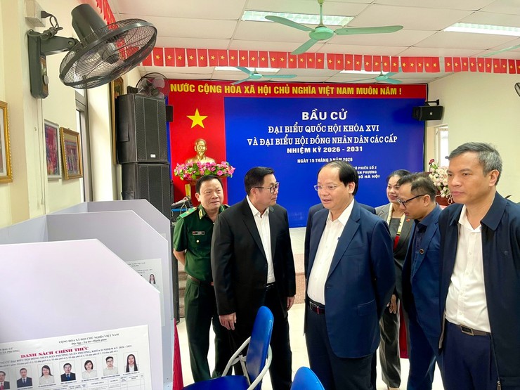 Trưởng ban Tuyên giáo và Dân vận Thành ủy Nguyễn Doãn Toản kiểm tra công tác chuẩn bị bầu cử tại xã An Khánh và phường Xuân Phương- Ảnh 1.