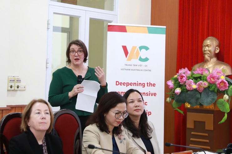 Hanoi partners with international experts to strengthen public sector strategic leadership- Ảnh 4.