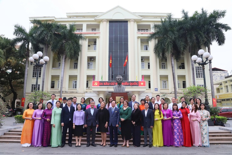 Tọa đàm "Tăng cường kỹ năng lãnh đạo chiến lược khu vực công"- Ảnh 6.