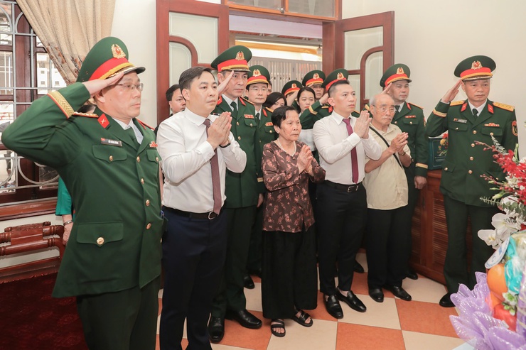 Phường Phúc Lợi trang trọng tổ chức Lễ trao Bằng “Tổ quốc ghi công” liệt sĩ Ngô Văn Thuế- Ảnh 5.