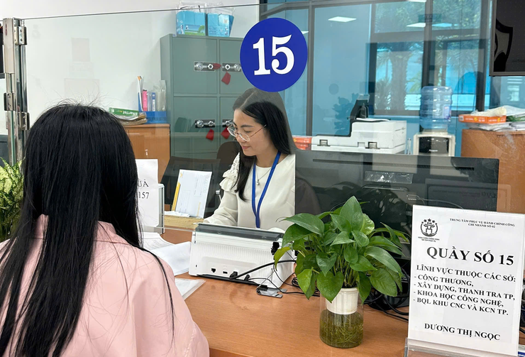 Sở Công Thương Hà Nội đẩy mạnh cải cách hành chính, tận tình hướng dẫn người dân- Ảnh 1.