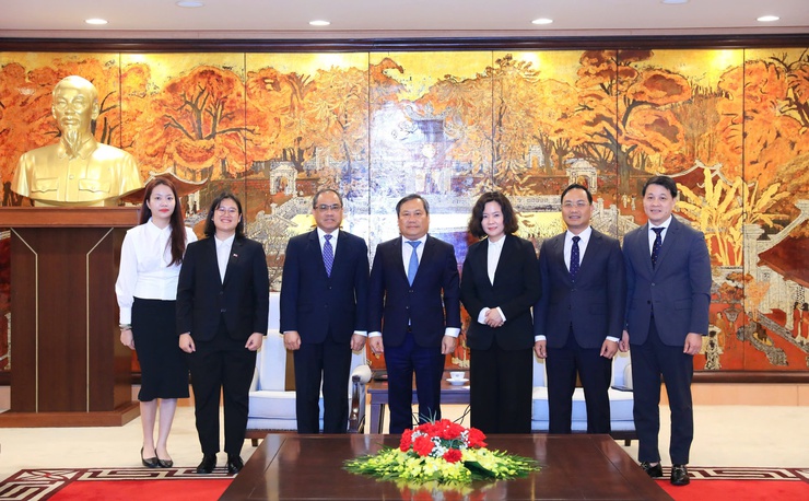 Chủ tịch UBND Thành phố Vũ Đại Thắng làm việc với Đại sứ Philippines- Ảnh 1.