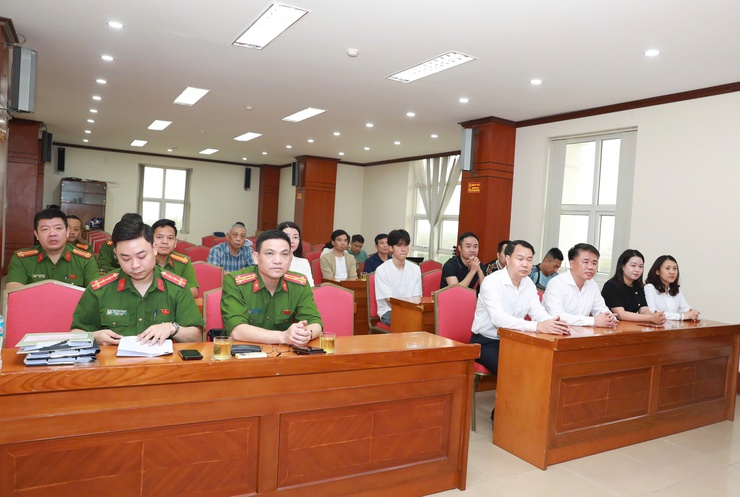 Khen thưởng thành tích suất sắc, đột xuất các cá nhân cứu người trong vụ cháy tại Lĩnh Nam- Ảnh 1.