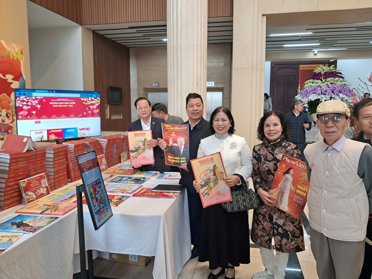 Phường Tây Hồ triển lãm báo xuân trực tuyến: Đánh thức văn hóa đọc trong kỷ nguyên số- Ảnh 4.