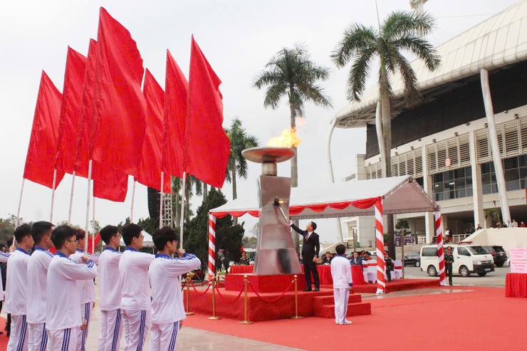 Phó Chủ tịch Thường trực UBND Thành phố Dương Đức Tuấn động viên tân binh lên đường nhập ngũ- Ảnh 4.
