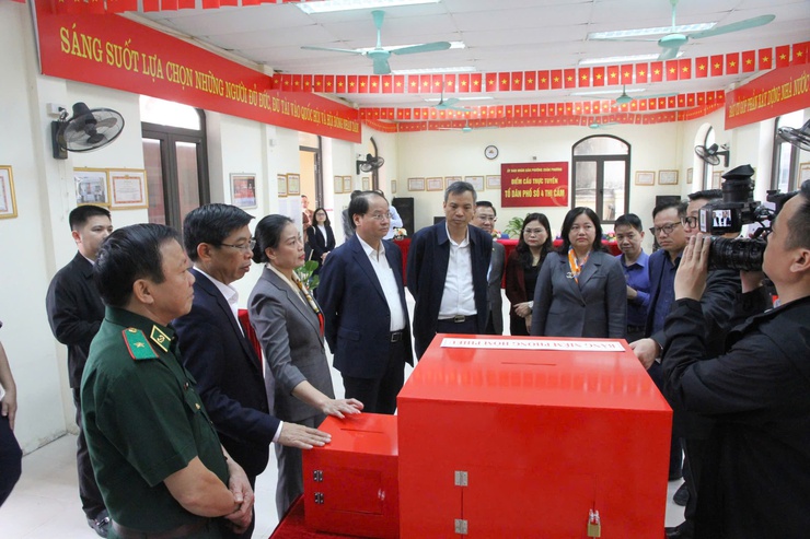 Đoàn công tác số 06 Thành ủy Hà Nội kiểm tra công tác chuẩn bị bầu cử tại phường Xuân Phương- Ảnh 3.