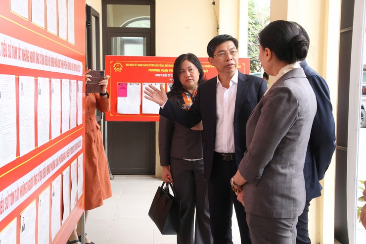 Đoàn công tác số 06 Thành ủy Hà Nội kiểm tra công tác chuẩn bị bầu cử tại phường Xuân Phương- Ảnh 2.