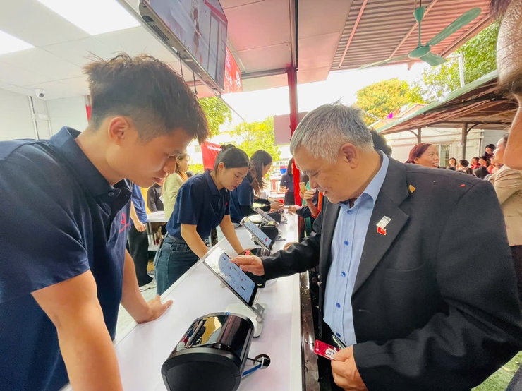 Phường Việt Hưng tiếp tục cho ra mắt mô hình “Smart Canteen” tại 03 cơ sở giáo dục- Ảnh 6.