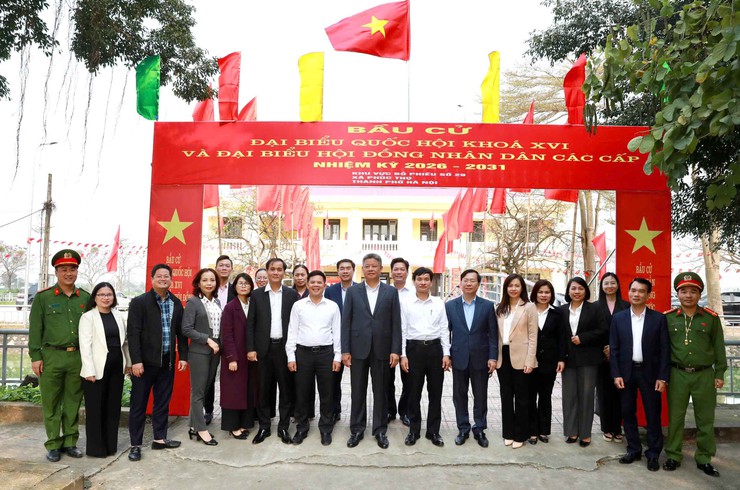 Phó Chủ tịch UBND Thành phố Nguyễn Mạnh Quyền kiểm tra công tác chuẩn bị bầu cử tại 3 xã Phúc Thọ, Phúc Lộc, Hát Môn- Ảnh 10.