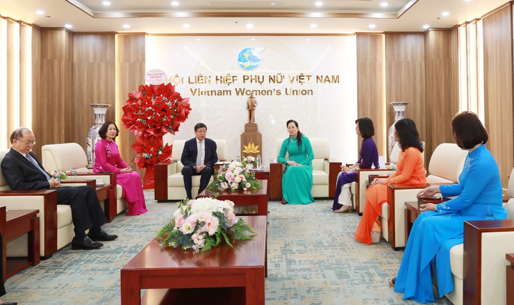 Phó Chủ tịch Thường trực UBND Thành phố Dương Đức Tuấn chúc mừng Trung ương Hội LHPN Việt Nam và Hội LHPN Thành phố- Ảnh 1.