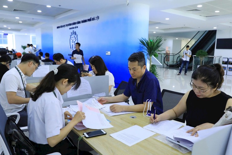 Hà Nội đẩy mạnh tái cấu trúc thủ tục hành chính, phấn đấu 95% thủ tục được thực hiện trực tuyến toàn trình trong năm 2026- Ảnh 1.