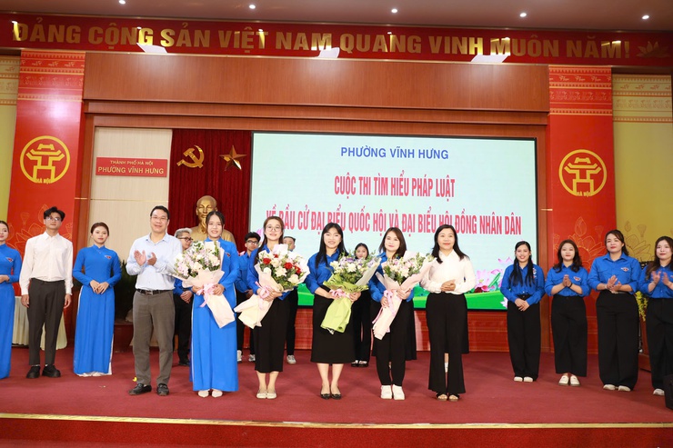 Phường Vĩnh Hưng: Khi người trẻ tìm hiểu pháp luật về bầu cử- Ảnh 3.