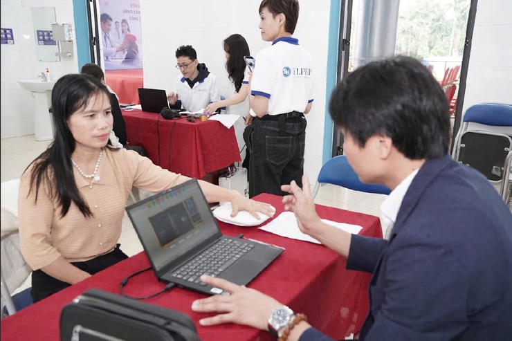 Tổ chức khám và tư vấn sức khỏe miễn phí ứng dụng công nghệ AI Nhật Bản cho người dân xã Ba Vì- Ảnh 1.