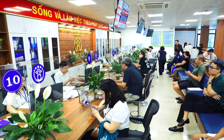 Đẩy mạnh phân cấp, ủy quyền thủ tục hành chính: Bước chuyển từ “quản lý” sang “phục vụ”- Ảnh 1.