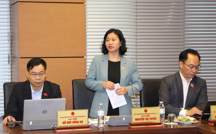 Đoàn ĐBQH thành phố Hà Nội thảo luận tại tổ về tình hình phát triển kinh tế - xã hội- Ảnh 5.