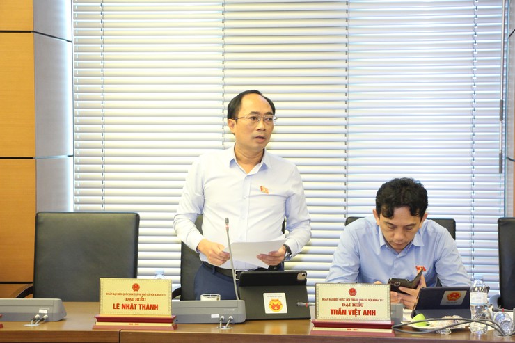 Đoàn ĐBQH thành phố Hà Nội thảo luận tại tổ về tình hình phát triển kinh tế - xã hội- Ảnh 3.