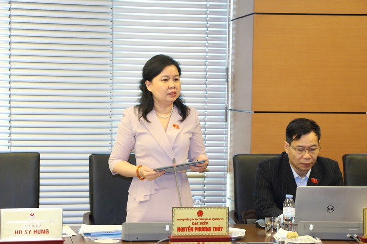 Đoàn ĐBQH thành phố Hà Nội thảo luận tại tổ về tình hình phát triển kinh tế - xã hội- Ảnh 4.