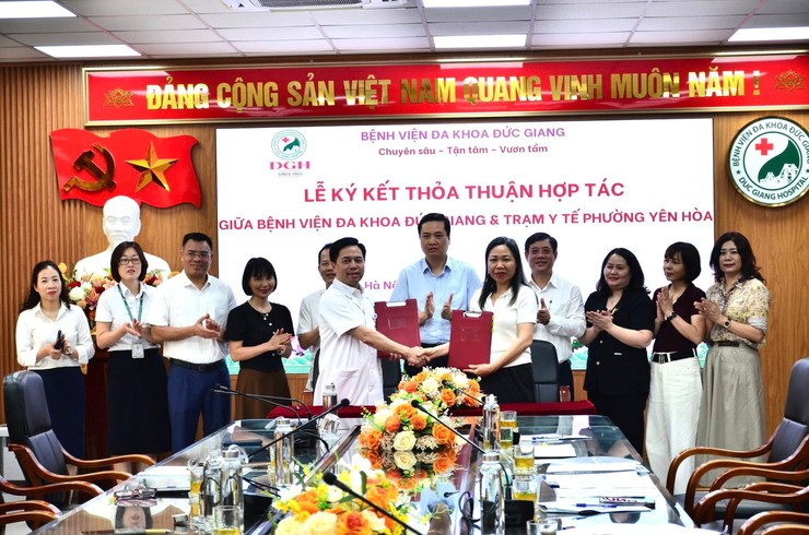 Phường Yên Hòa ký kết hợp tác y tế, nâng cao chất lượng chăm sóc sức khỏe Nhân dân- Ảnh 1.