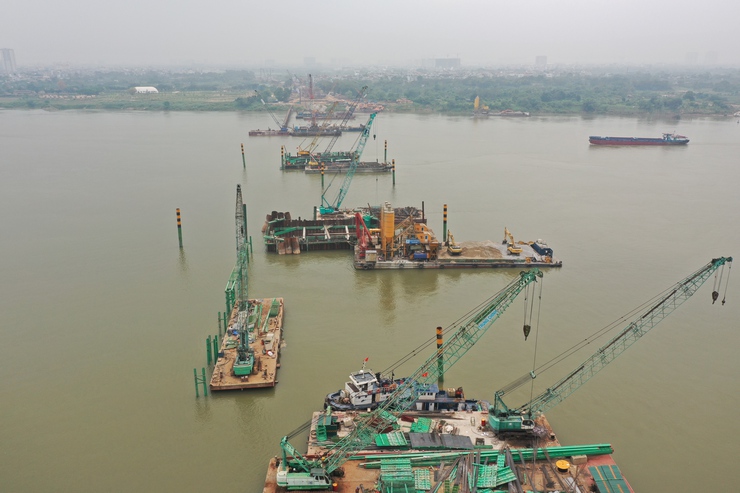 Chủ tịch Hà Nội Vũ Đại Thắng kiểm tra tiến độ hai dự án đầu tư xây dựng cầu Tứ Liên và cầu Trần Hưng Đạo- Ảnh 6.